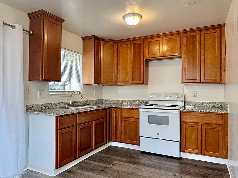 1310 W El Monte St #1310 — Photo 8