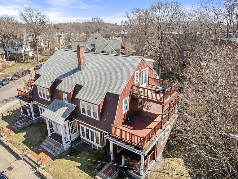 29 Sutherland Rd #A — Photo 2