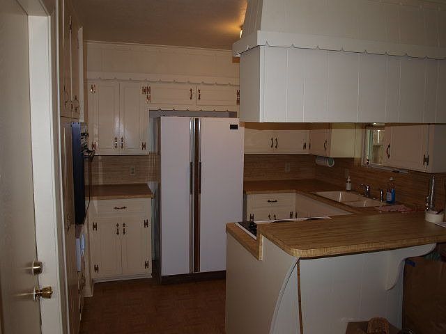 Kitchen Features a Breakfast Room overlooking Backyard