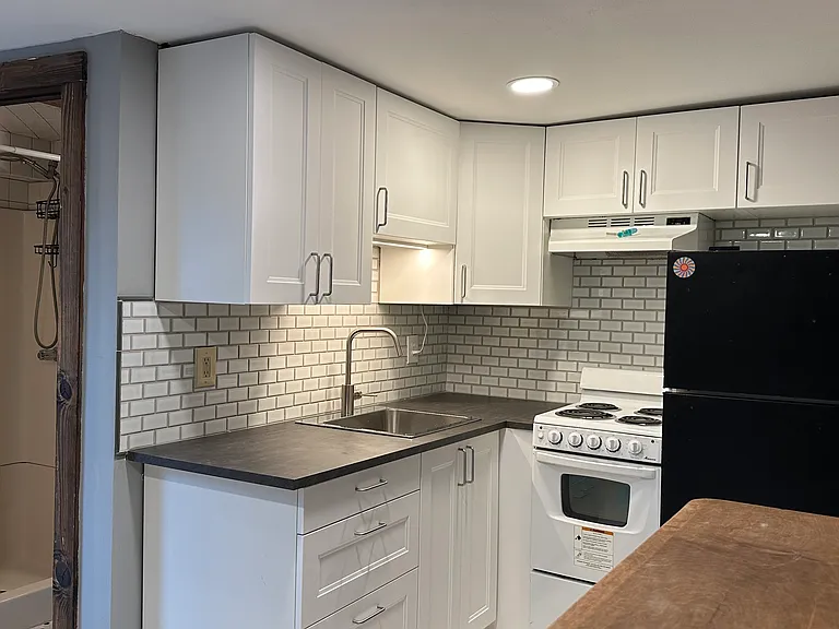 89 Vineyard Ave #2 — Photo 1