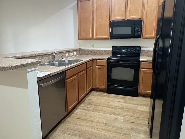 5862 Pavilion Dr — Photo 5