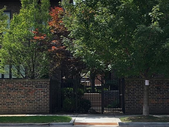 2nd image of 1848 N Larrabee St #1848