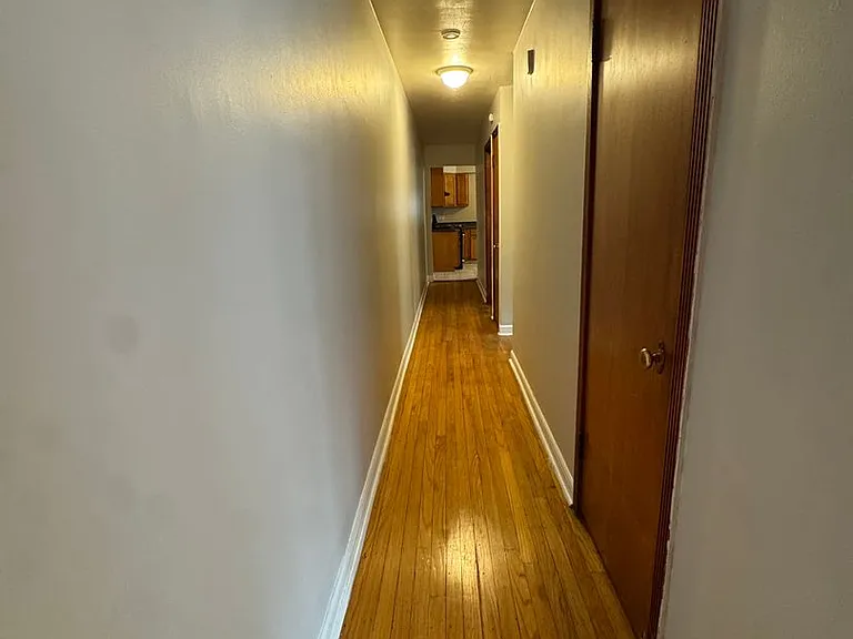 144-146 Custer Ave — Photo 4