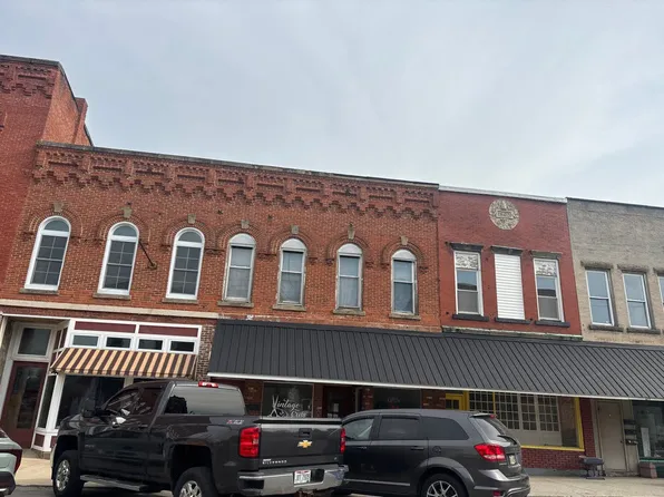 15 E Main St, New London, OH 44851