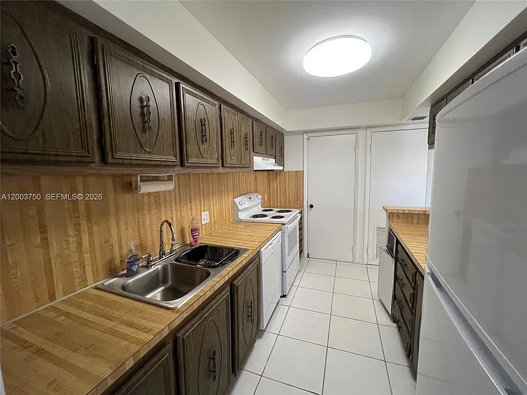 8401 SW 107th Ave #322E — Photo 9