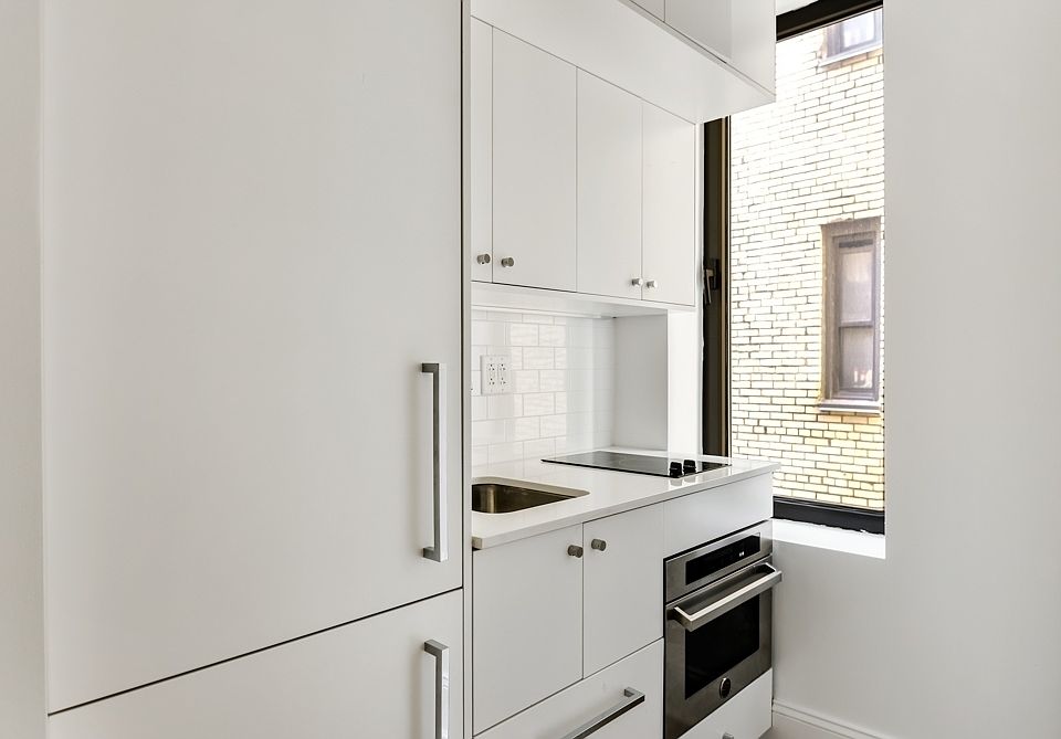 1st image of 220 W 24th St APT 4G