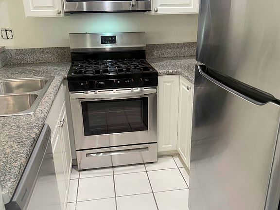4th image of 868 S Kingsley Dr #1413