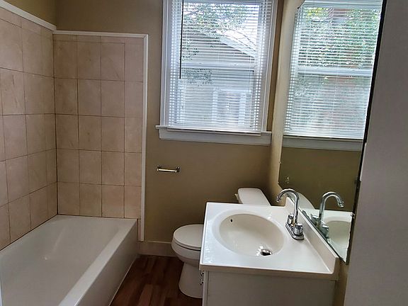 3rd image of 742 Ontario St
