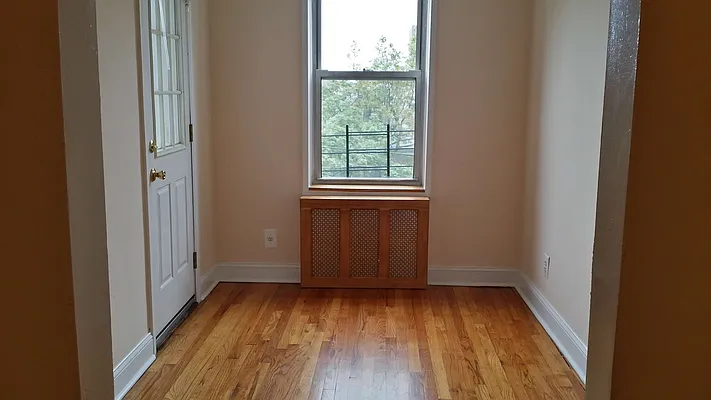 Rented by Realty Queens LLC | media 17