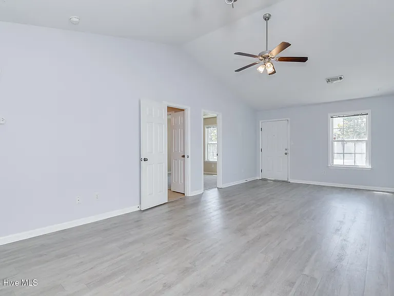 1723 Elizabeth St — Photo 7
