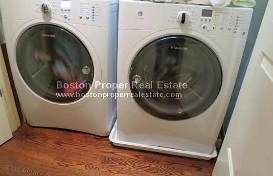 3 bed, 2.5 bath, $8,995 — Photo 2