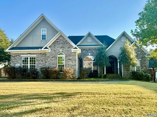 102 Casey Dr, Huntsville, AL 35806