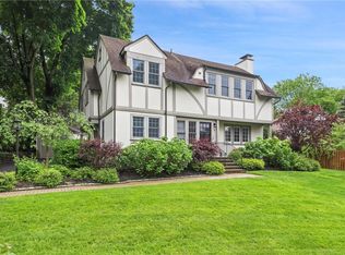 4 Oval Ct, Bronxville, NY 10708