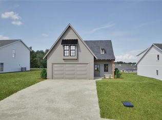 12 Firefly Ln, Opelika, AL 36804