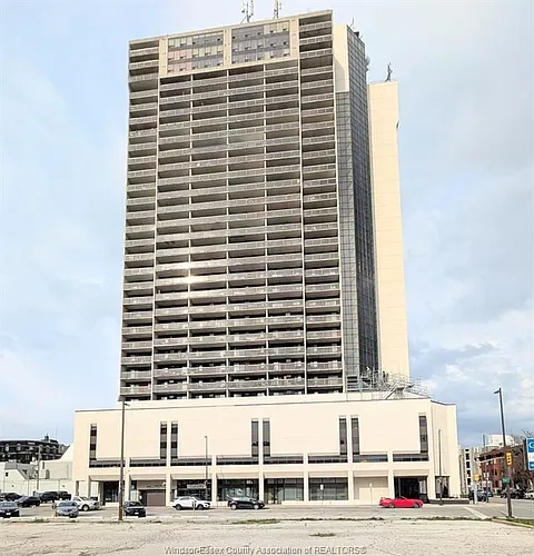 150 Park St W Photo 1