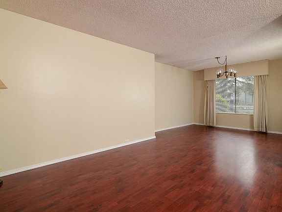 5th image of 660 Woodside Sierra Unit 1