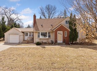 1166 Sherren St W, Roseville, MN 55113