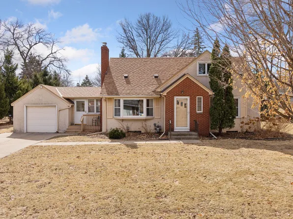 1166 Sherren St W, Roseville, MN 55113