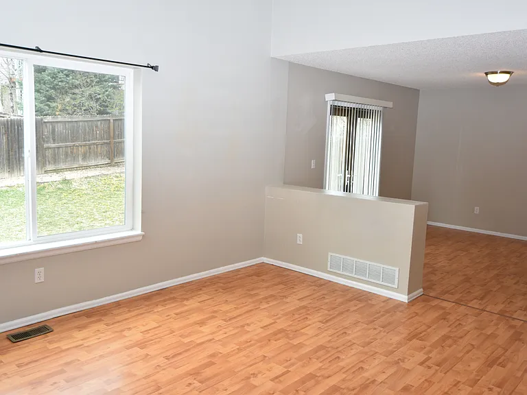 4642 Bittercreek Dr — Photo 4
