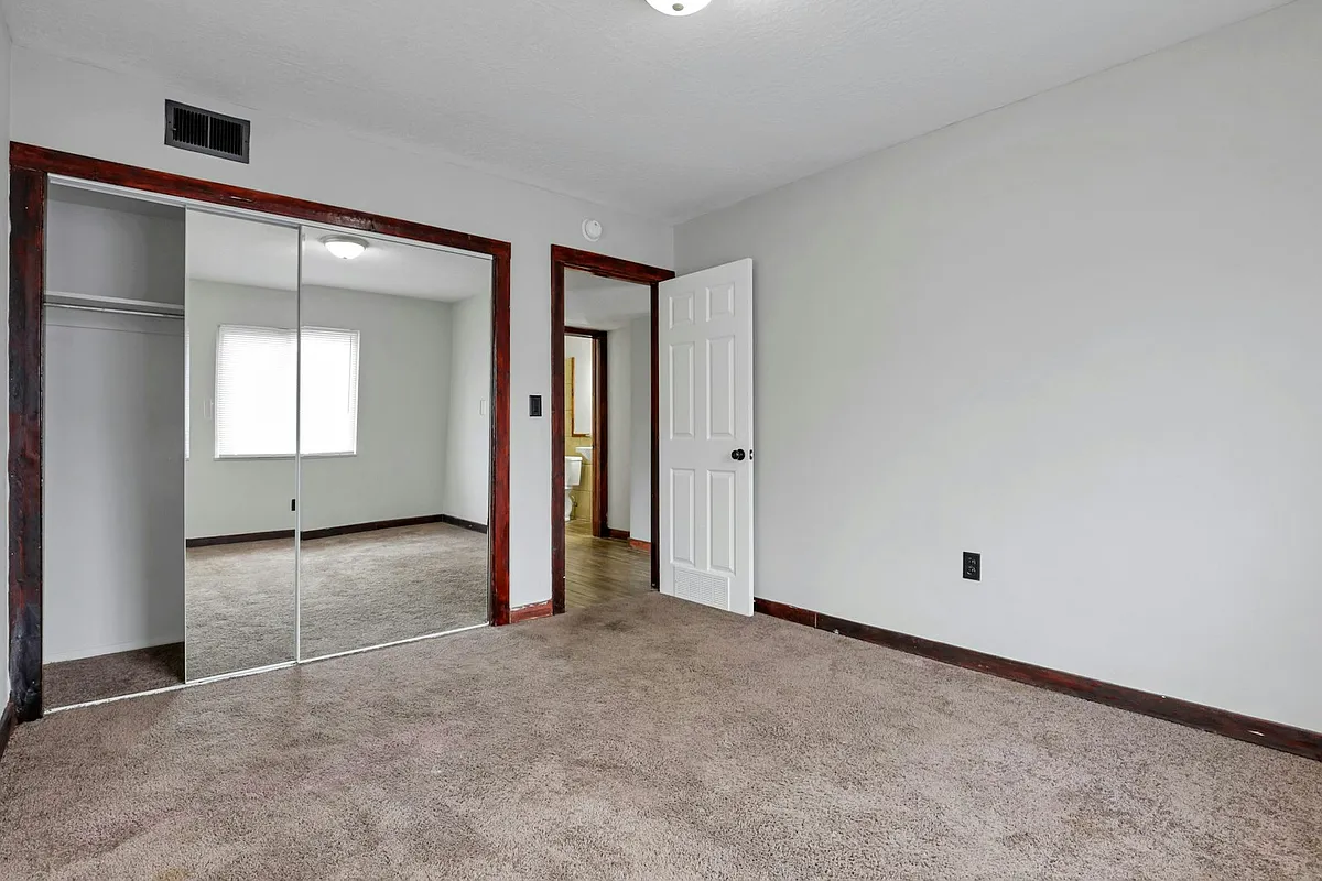 Building Photo - 454 E 16th Ave #A