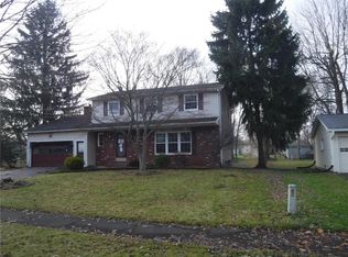 24 Paddington Dr, Rochester, NY 14624