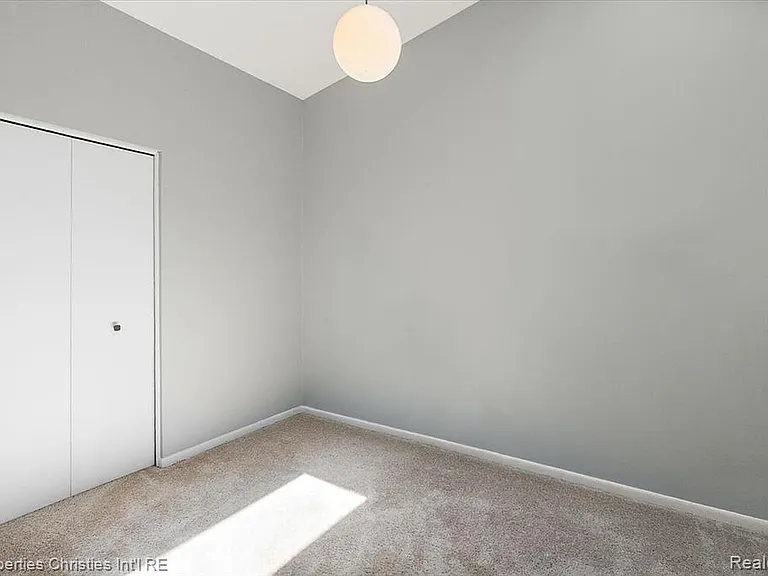 880 N Adams Rd #6 — Photo 5