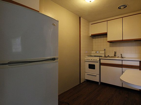 4th image of 408 W Merchant St #408D