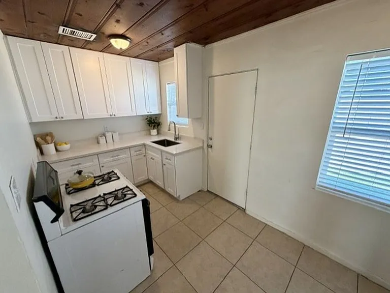 925 E Turney Ave — Photo 27