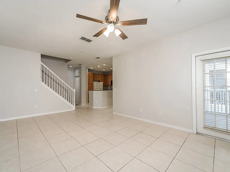 2460 Grand Central Pkwy #9 — Photo 7