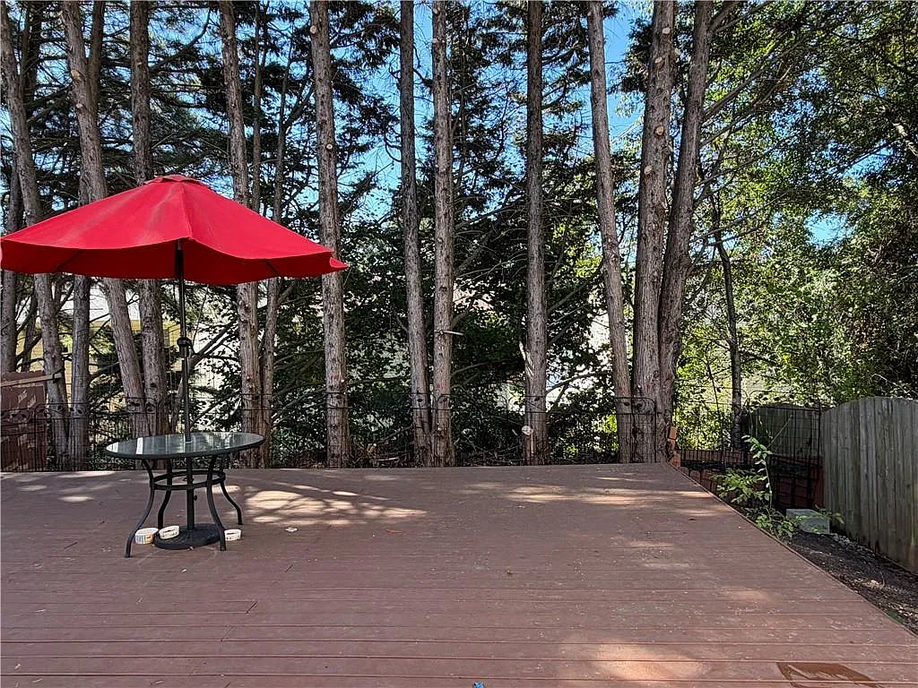 4 bed, 3.0 bath, 1413 sqft, $2,300 — Photo 2