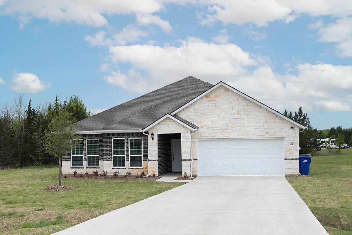 Building Photo - Mustang Acres