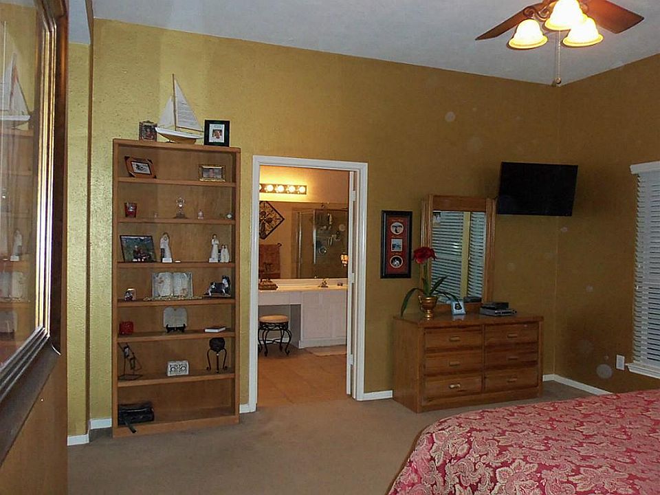 1st image of 5102 Pin Oak Dr