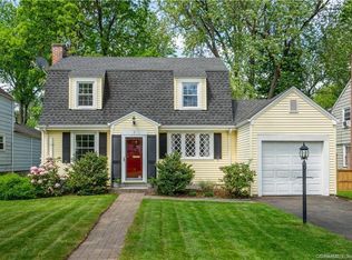 3 Farnham Rd, West Hartford, CT 06119