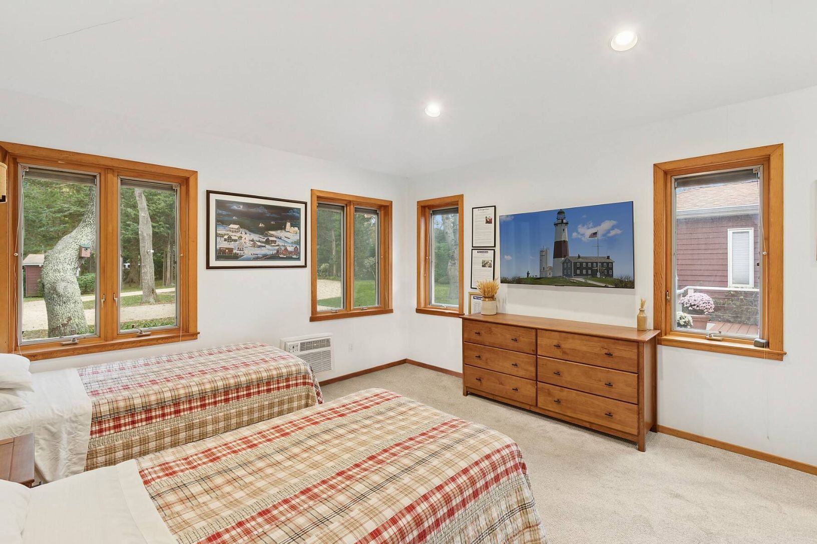  Size-able Guest Bedroom