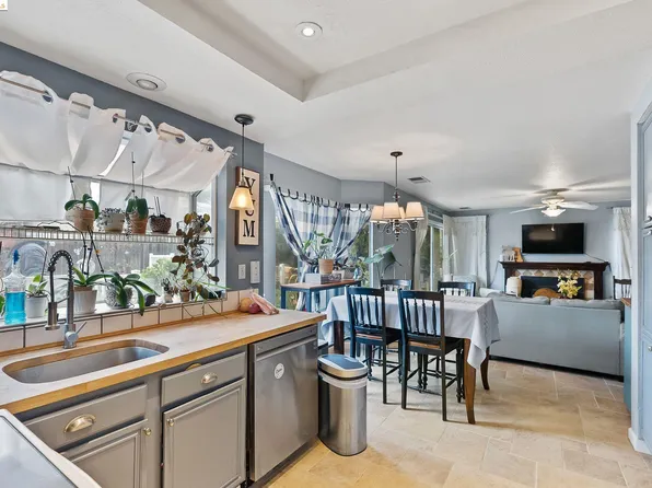 3984 Oak Grove Dr, Oakley, CA 94561