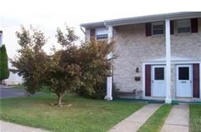 453 Poplar St photo 1