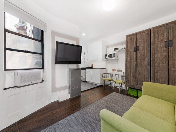 4th image of 441 W 44th St #22