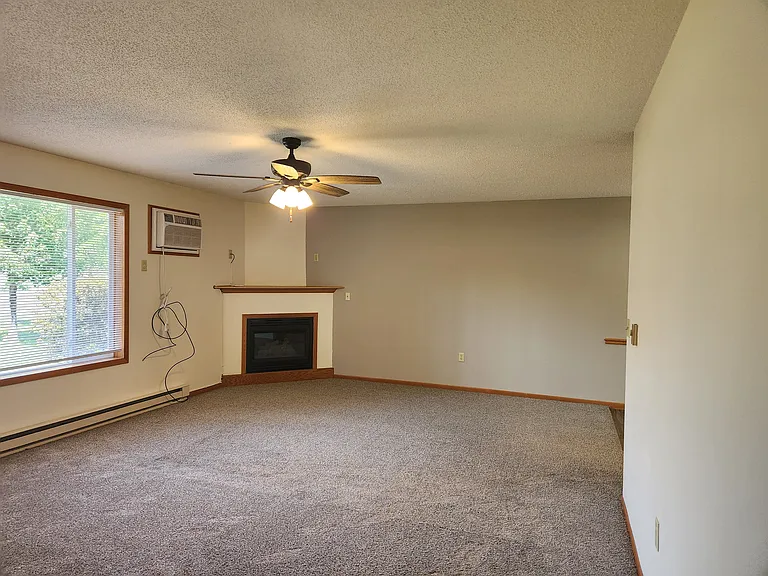 410-12 Twin Oak Dr #14 — Photo 9