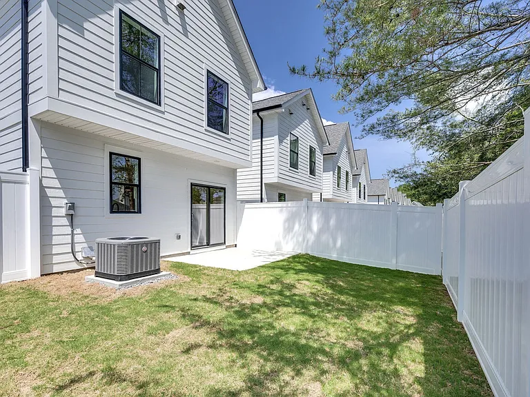 518 Taffy Way — Photo 33