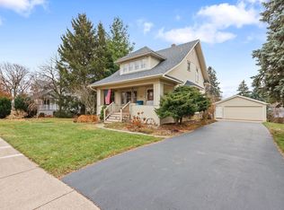 23 E Maple Ave, Roselle, IL 60172