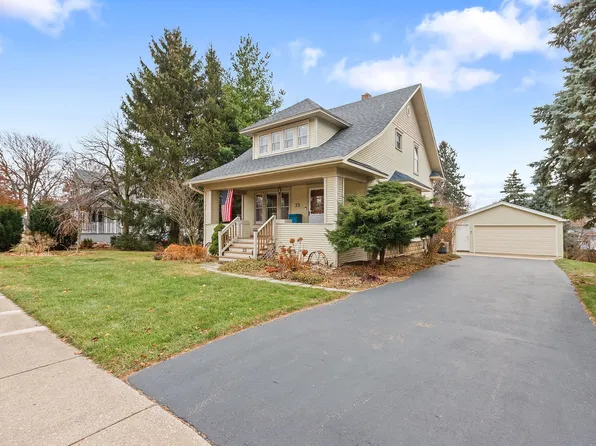 23 E Maple Ave, Roselle, IL 60172