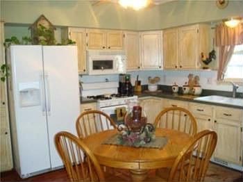 4th image of 212 Laura St