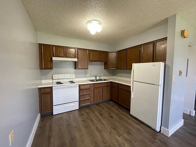 505 Barclay St — Photo 3