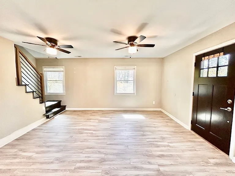 2127 Pimmit Dr — Photo 6