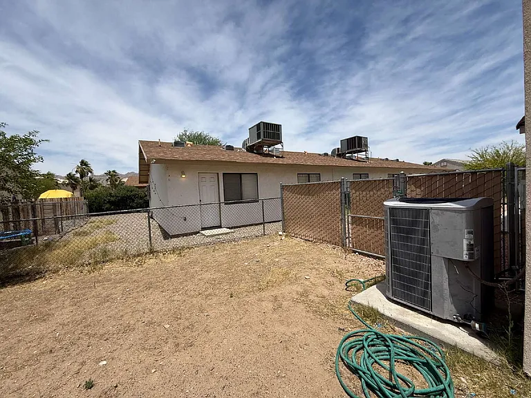 384 Anna Cir #A — Photo 22