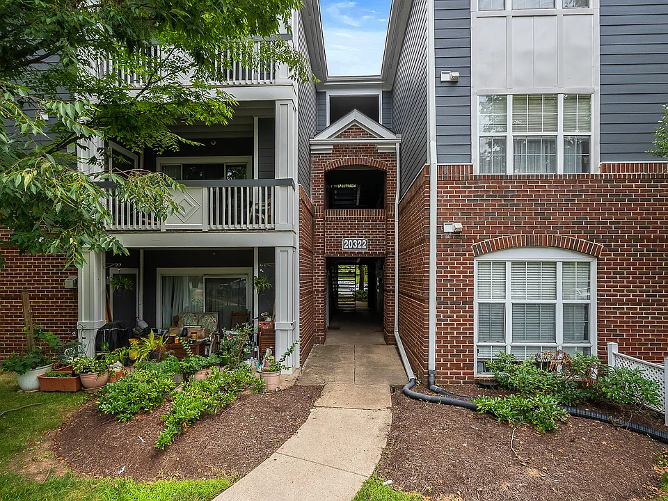 20322 Beechwood Ter #301