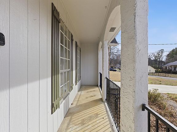 5th image of 1427 Farmington Rd