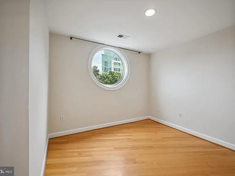 5330 Connecticut Ave NW — Photo 28