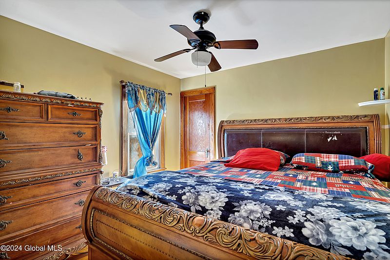 5th image of 2814 Myrtle Avenue