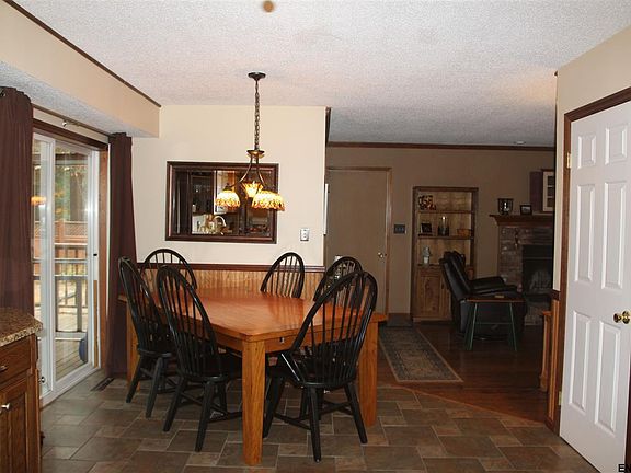 3rd image of 13 Amethyst Dr